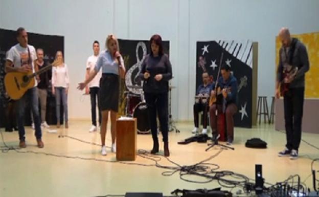 Los reclusos de Campos del Río graban un vídeo musical de ánimo ante la pandemia