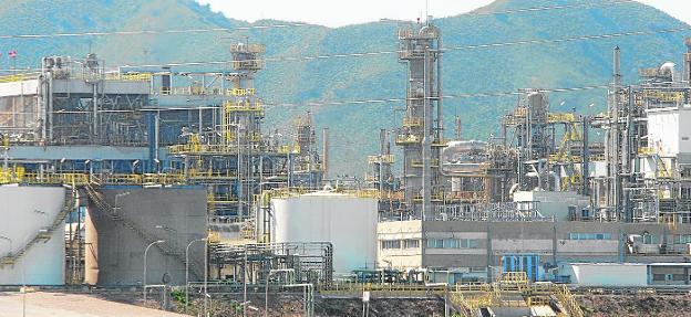 Sabic evita los 92 despidos previstos en su ERE con prejubilaciones y recolocaciones