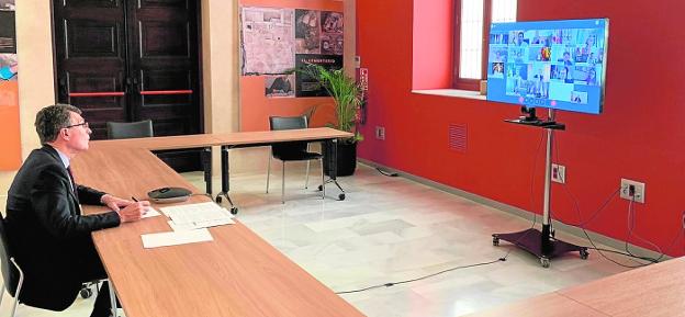 Ballesta reivindica fondos para el transporte y para la alimentación