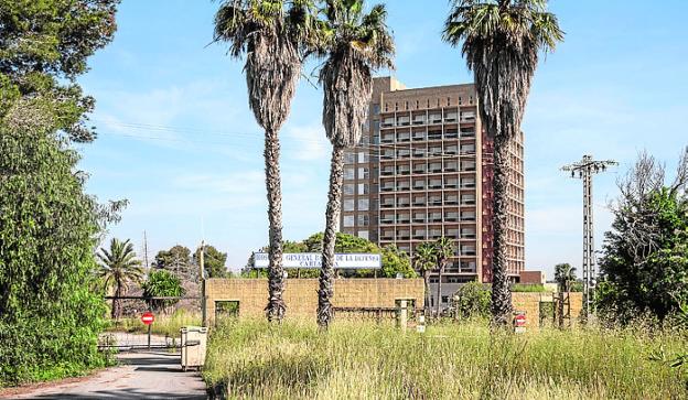 MC y Podemos condicionan la cesión del Naval al importe del IBI a perdonar a Defensa