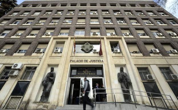 Condenado a cárcel por romper la mandíbula al hermano de su novia recriminándole que la maltrataba