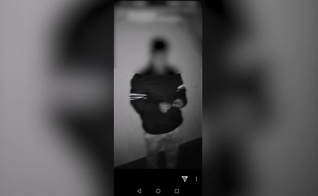 Siete jóvenes se cuelan en un camping de Pliego para celebrar un cumpleaños