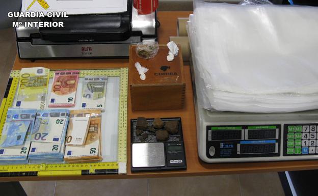 Detenidos dos vecinos de San Javier y Los Alcázares por transportar droga hasta Asturias