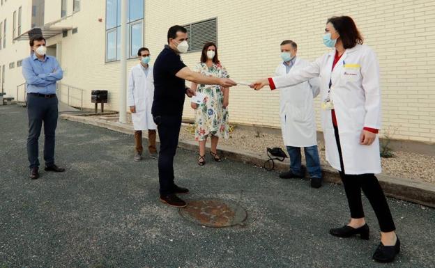 Los empleados de Estrella de Levante donan 6.000 euros al IMIB para combatir el coronavirus