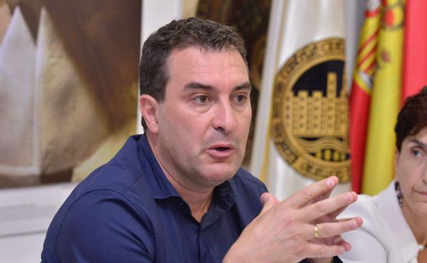 Arenas: «Moros y Cristianos llevamos dos años malditos pero hay que ser prudentes»