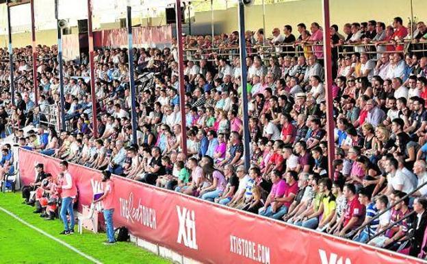 La afición del Yeclano, elegida la mejor de Segunda B y Tercera División