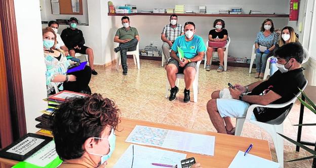 Las autoescuelas esperan el BOE para abrir el lunes
