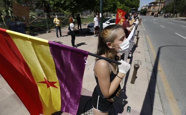 Simpatizantes del PCPE se concentran en Murcia por un «plan urgente de emergencia social»