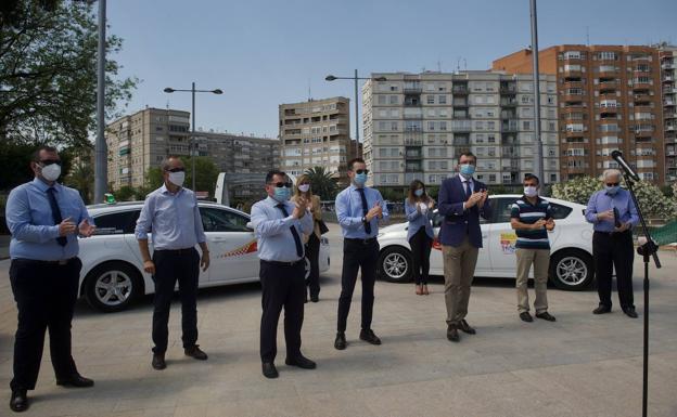 Los taxistas de Murcia recogerán a domicilio las donaciones para el Banco de Alimentos