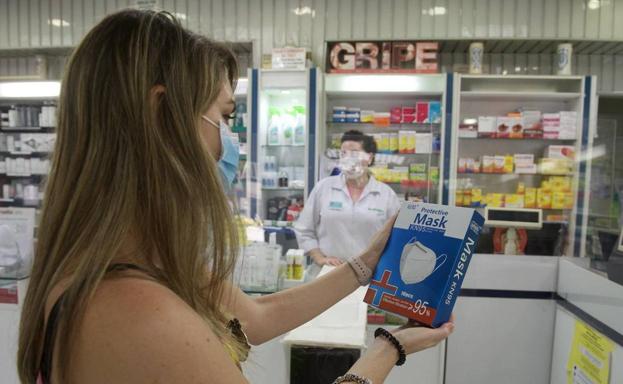 Comprar mascarillas en supermercados: qué tiendas las venden y cuál es su precio