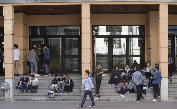 Las tasas de grado no bajan en la Región porque ya están en el límite del Ministerio