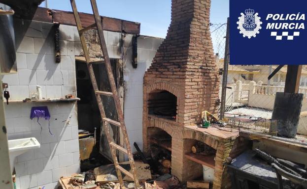 Tres heridos en un incendio en el patio de un dúplex en la pedanía murciana de Sucina
