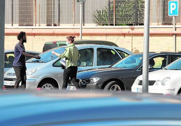 Indignación en Cartagena por el acoso de 'gorrillas' en aparcamientos
