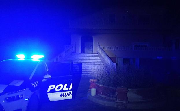 La Policía Local de Murcia evita que unos okupas se metan en un chalet con una parcela de más de 2.000 metros cuadrados