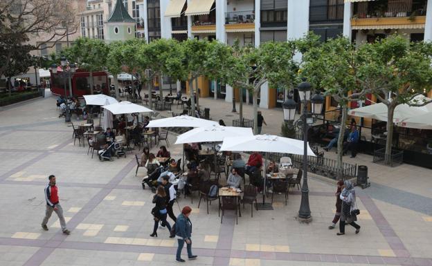 Los hosteleros acusan a Sanidad de promover «el botellón y la ilegalidad»