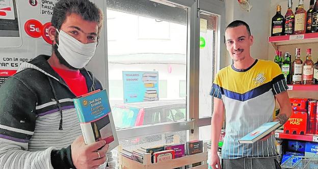 Reparten 600 libros en Campos del Río para el confinamiento