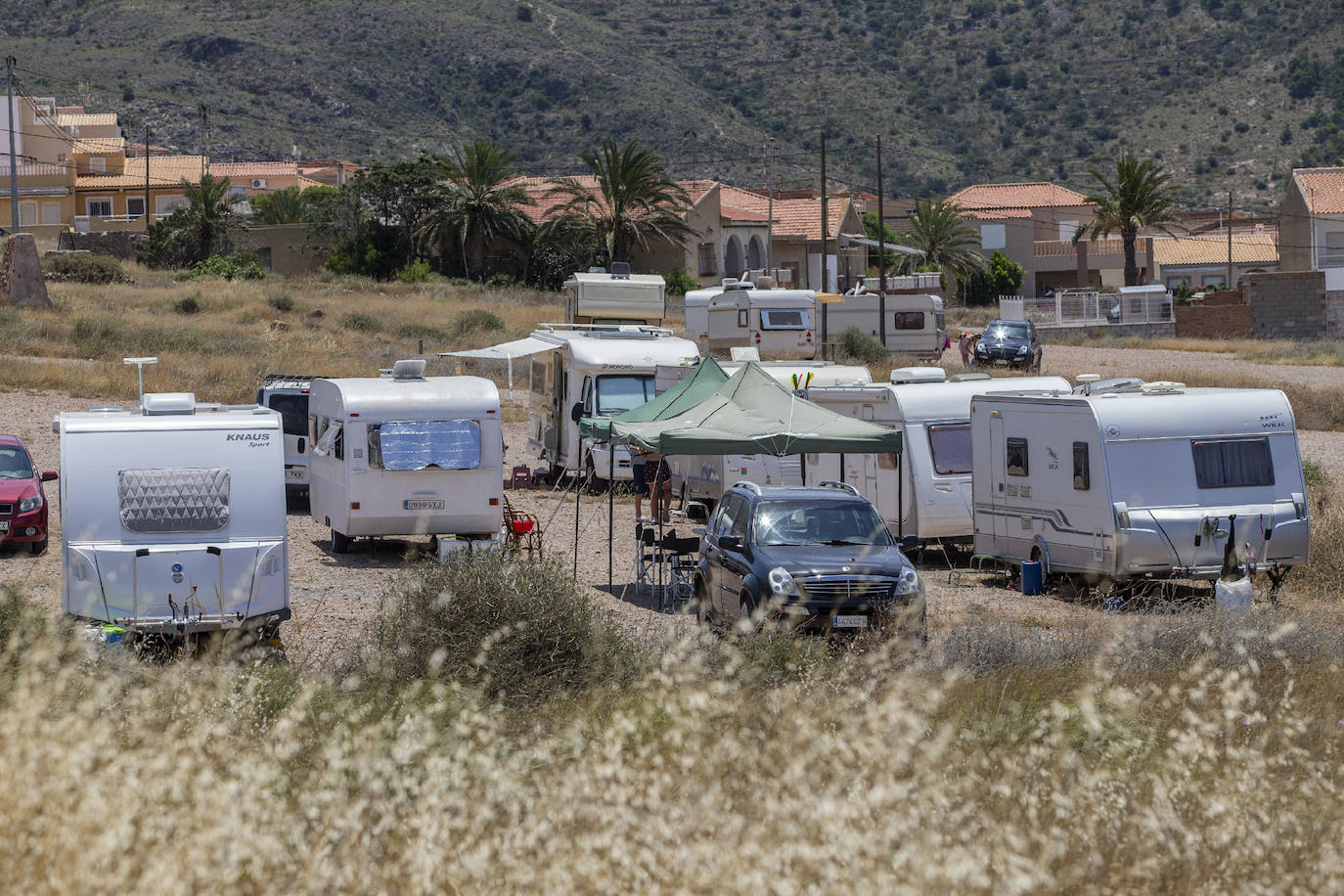 La acumulación irregular de decenas de caravanas en La Azohía alerta a los vecinos