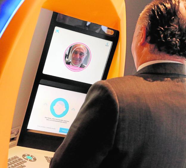 CaixaBank activa en Cartagena los primeros cajeros con reconocimiento facial de la Región
