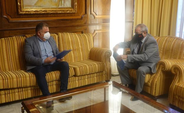 Scrats traslada al presidente de la Asamblea su preocupación por la «criminalización» de los agricultores