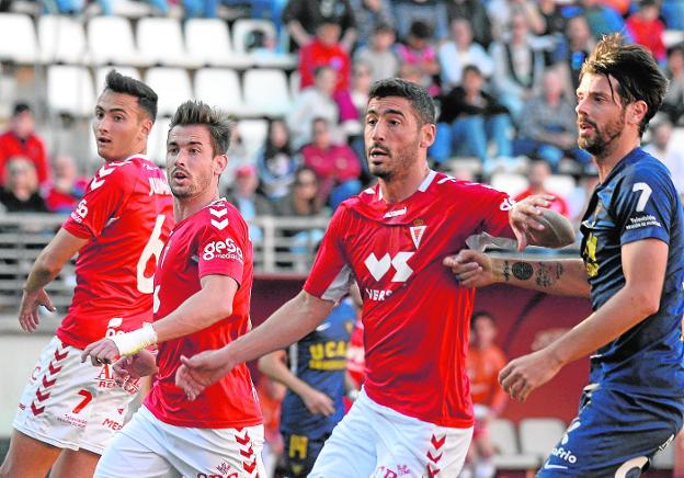 Antonio López quiere continuar liderando la defensa del Real Murcia