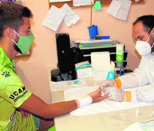 Tercer test a los jugadores de ElPozo antes del 'playoff'