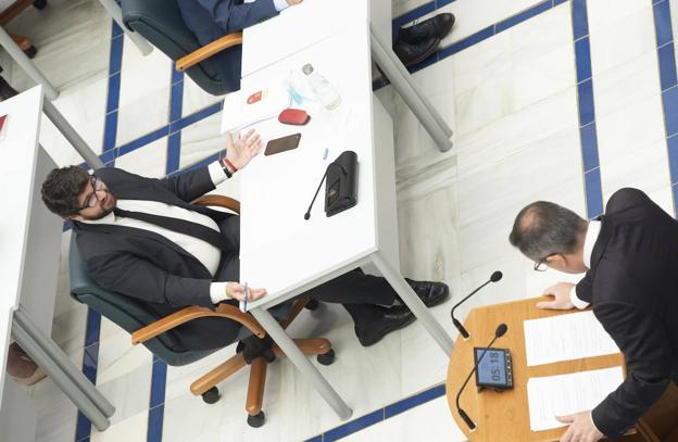 Gobierno y oposición exhiben su desunión ante la crisis en un debate de alto voltaje