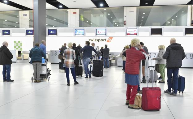 El aeropuerto de la Región recupera la operatividad habitual a partir del 1 de julio