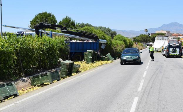 Investigan a un camionero por quintuplicar la tasa de alcoholemia tras sufrir un accidente en Fortuna