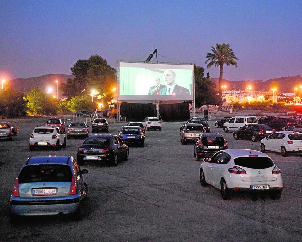 Autocine a 'lo americano', sin salir del coche