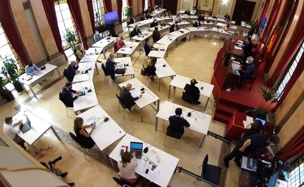 El Ayuntamiento de Murcia aprueba el plan socioeconómico con la sola abstención de Vox