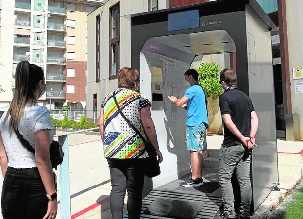 El hospital Mesa del Castillo instala un 'túnel anti-Covid'