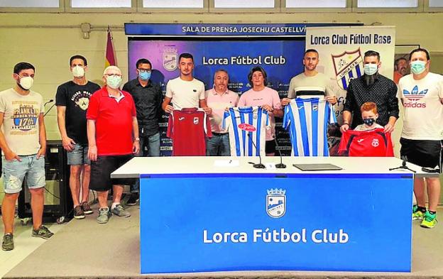 El Lorca FC recupera las rayas blanquiazules y vuelve a tener filial