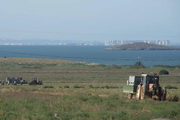 Cs, PP y PSOE esperan cerrar hoy el acuerdo del Mar Menor con la franja de protección de 1.500 metros