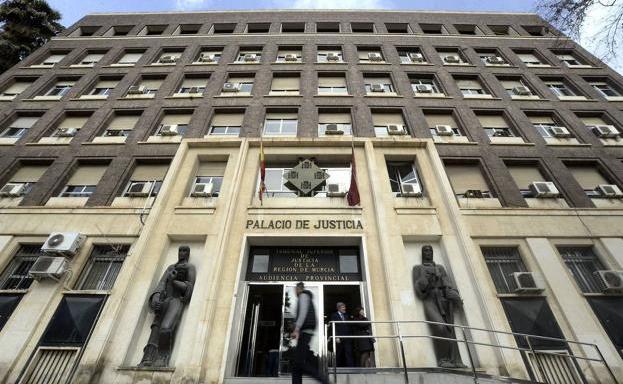 Despiden a un trabajador que no devolvió los 16.000 euros de una indemnización