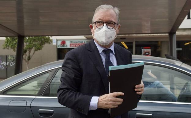 Valcárcel se alió con la ignorancia y repartió culpas entre sus subordinados