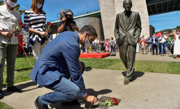 Sánchez defiende un autogobierno vasco que prime «la igualdad frente a la identidad»