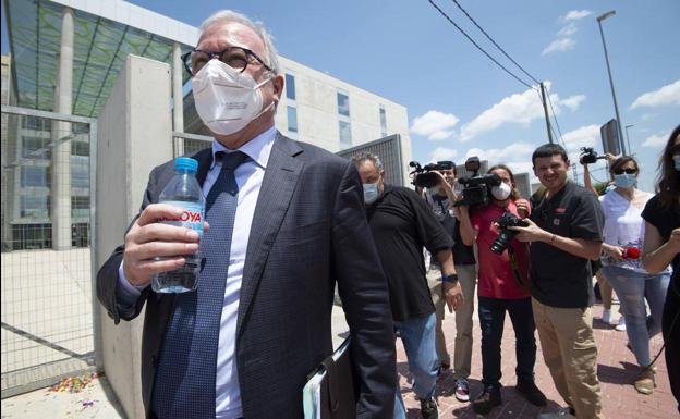 Piden al juez que investigue si Valcárcel tiene patrimonio en paraísos fiscales