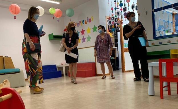 Distintas puertas de entrada y salida en las escuelas infantiles de Murcia