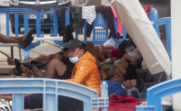 La vigilancia de los inmigrantes irregulares enzarza a PP y PSRM