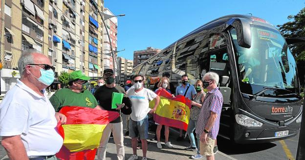 Un centenar de afiliados de Vox viajan a Galicia para las elecciones