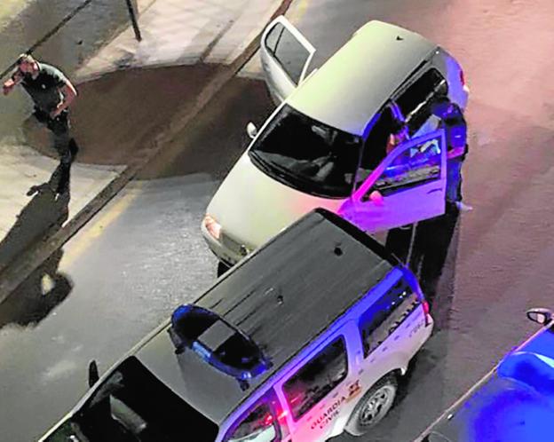 Colisiona contra una patrulla de la Benemérita tras una persecución en Abarán