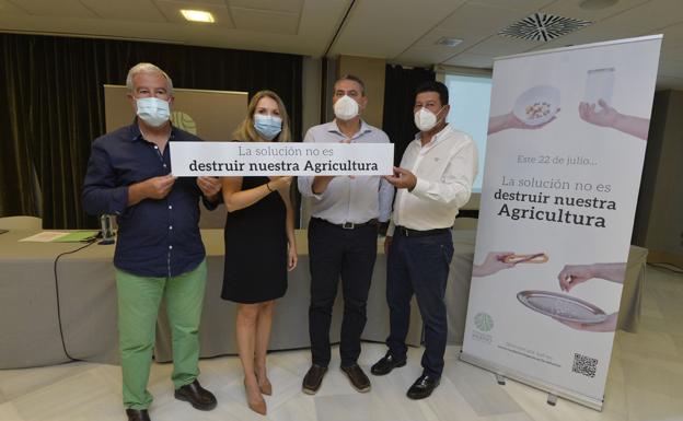 El sector agrario arremete contra los políticos: «No saben lo que hacen»