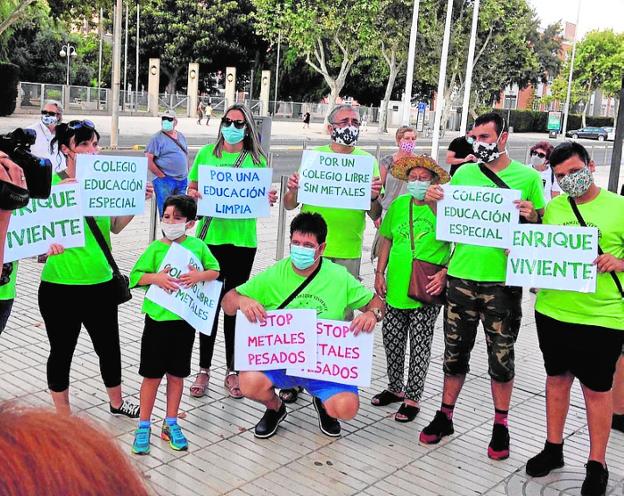 Los padres del Enrique Viviente de La Unión piden iniciar el curso en otra sede