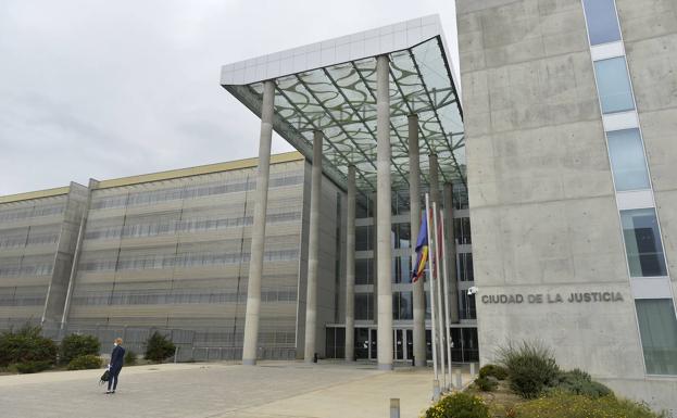 En libertad un anciano de 82 años acusado de abusar de 8 cuidadoras inmigrantes