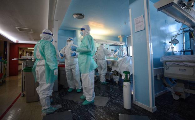 Los sindicatos plantan al SMS y se plantean movilizaciones por el «abandono a los trabajadores»