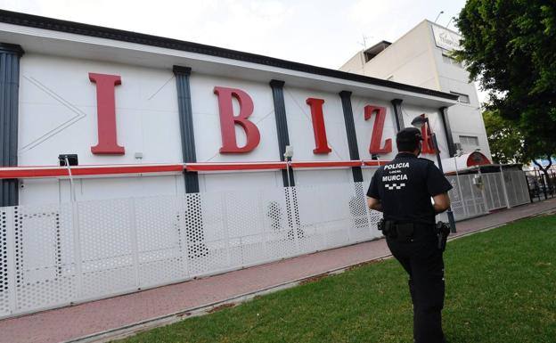 Salud prohíbe el ocio nocturno en locales sin terraza y restringe las visitas a residencias