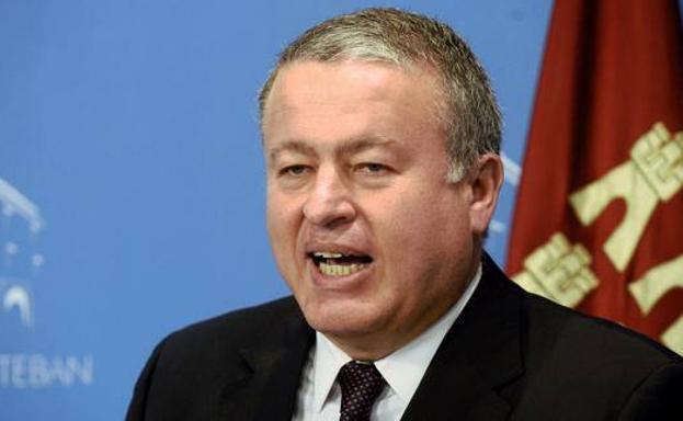 El PP pide el cese de Vélez como delegado del Gobierno por su gestión de la oleada de pateras