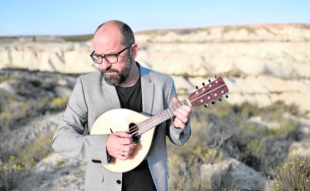 Juan José Robles : «Compongo con las manos, no con partituras, es algo más orgánico»