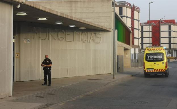 Muere un jornalero abandonado en un centro de salud de Lorca tras sufrir un golpe de calor