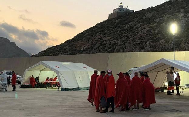 Cruz Roja traslada a la Región un campamento de acogida a inmigrantes previsto para Canarias